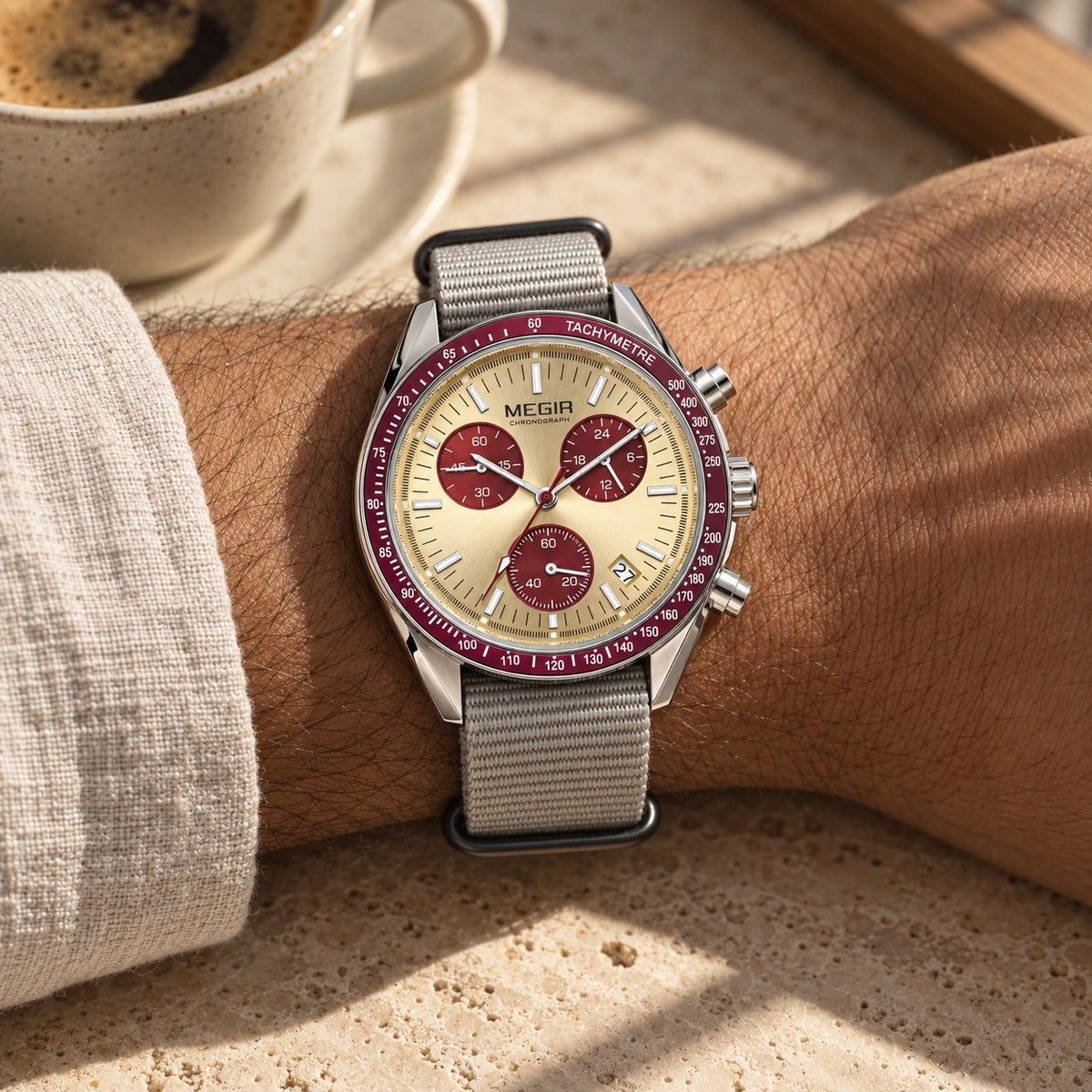 MEGIR Trek Chrono Canvas · Champanhe & Vermelho · no pulso
