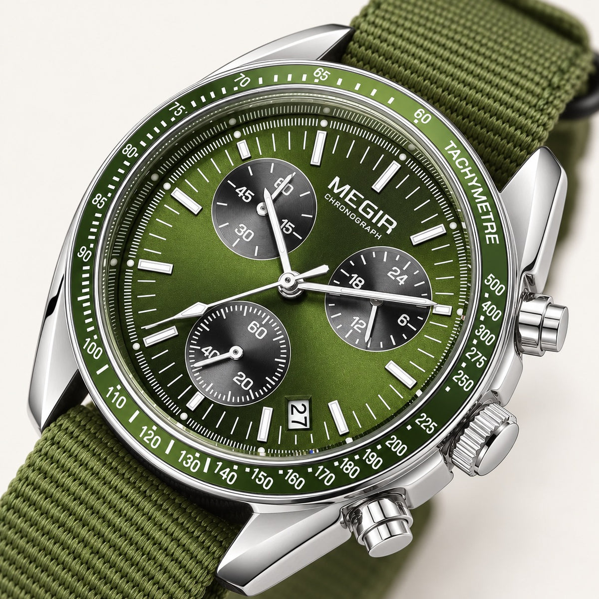 MEGIR Trek Chrono Canvas · Verde Militar · detalhe do mostrador