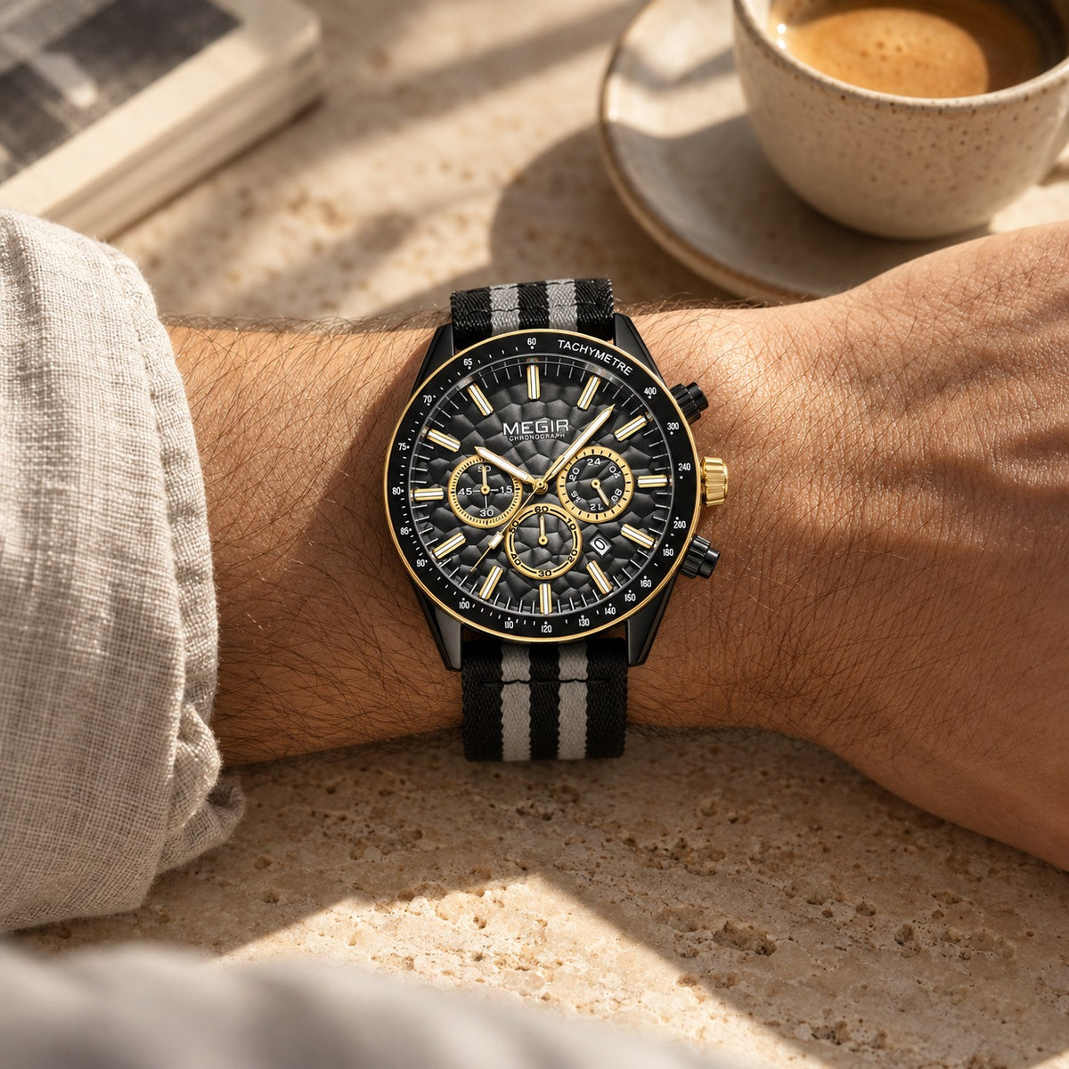 MEGIR Trek Chrono 24H · Preto Carbono · no pulso