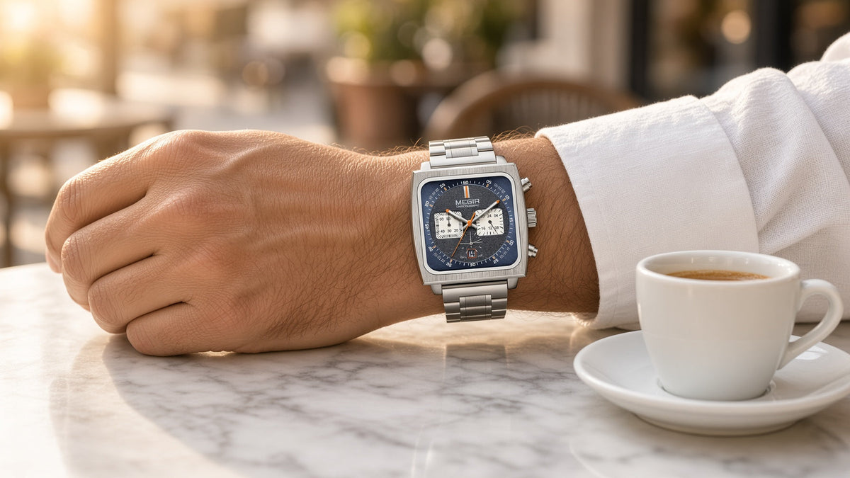Relógio masculino custo-benefício: MEGIR Quadra Chrono no pulso, na mesa de café