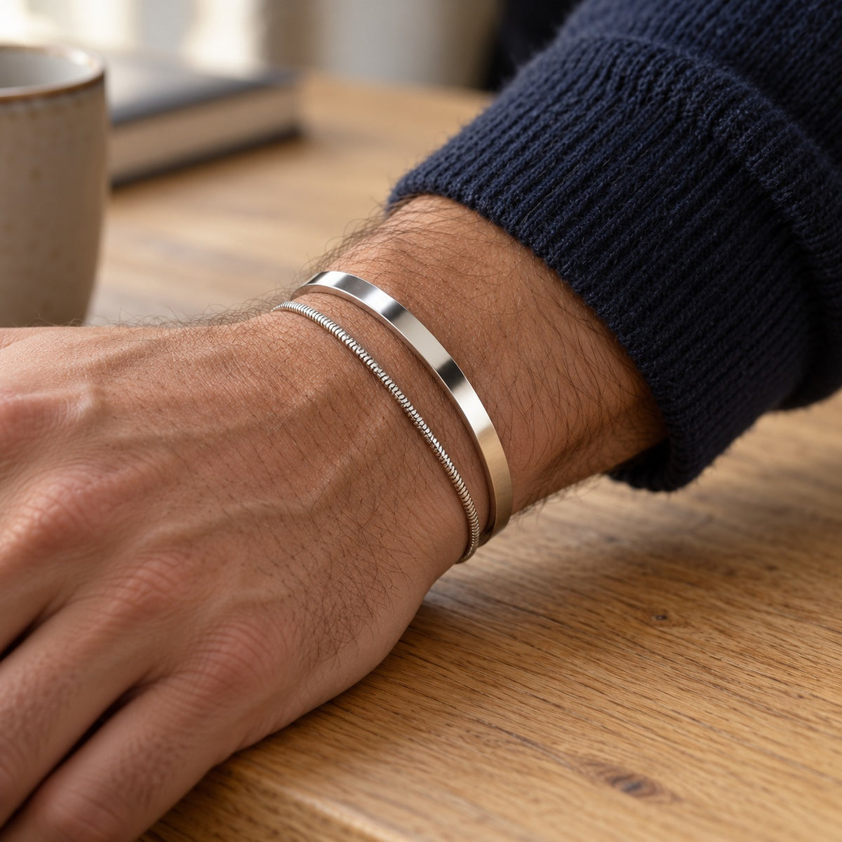 Conjunto de Pulseiras Masculinas Aço Duo · no pulso